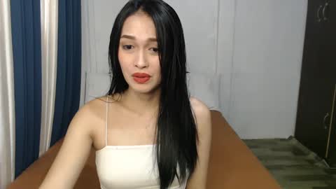 Snapshot of divina_graciaxx chatting on December 10, 3:41 am DIVINA online show from December 10, 3:41 am