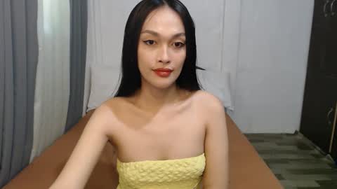 Snapshot of divina_graciaxx chatting on October 12, 2:21 am DIVINA online show from October 12, 2:21 am
