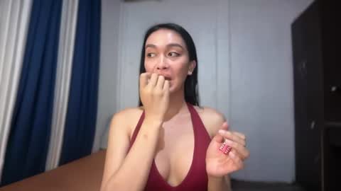 Snapshot of divina_graciaxx chatting on June 19, 10:52 am DIVINA online show from June 19, 10:52 am
