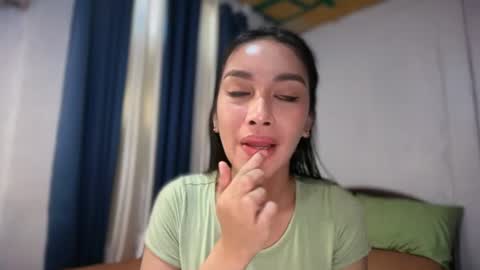 Snapshot of divina_graciaxx chatting on June 25, 2:44 am DIVINA online show from June 25, 2:44 am