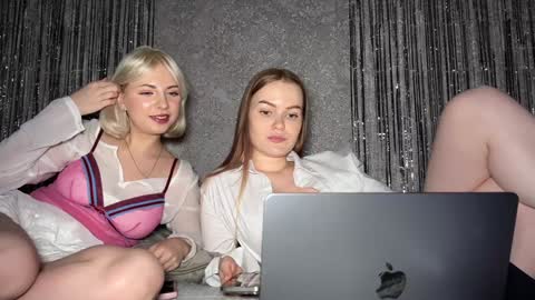 Snapshot of divine_hannah chatting on December 4, 12:08 am Hannah online show from December 4, 12:08 am