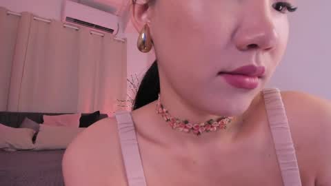 Snapshot of divine_madness chatting on May 3, 6:19 am AKITA MEW MEW Follow online show from May 3, 6:19 am