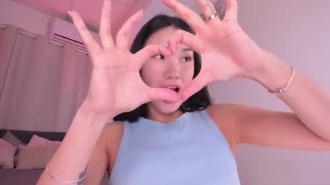 Snapshot of divine_madness chatting on June 13, 6:22 am AKITA MEW MEW Follow online show from June 13, 6:22 am