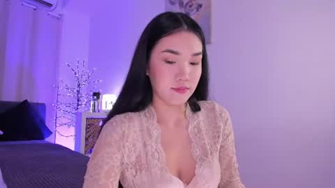 Snapshot of divine_madness chatting on July 8, 6:29 am AKITA MEW MEW Follow online show from July 8, 6:29 am