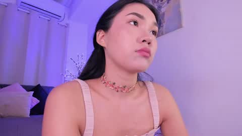 Snapshot of divine_madness chatting on July 13, 6:05 am AKITA MEW MEW Follow online show from July 13, 6:05 am