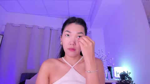Snapshot of divine_madness chatting on July 16, 6:19 am AKITA MEW MEW Follow online show from July 16, 6:19 am