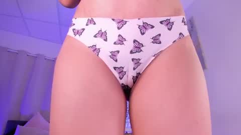 Snapshot of divine_madness chatting on July 25, 5:16 am AKITA MEW MEW Follow online show from July 25, 5:16 am