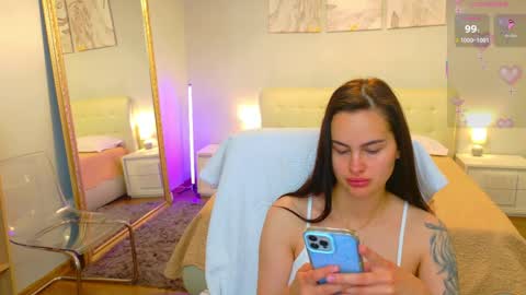 Snapshot of divineluxe chatting on May 22, 3:46 am Ivory Blue. online show from May 22, 3:46 am