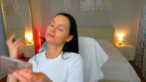 Snapshot of divineluxe chatting on June 22, 6:21 am Ivory Blue. online show from June 22, 6:21 am