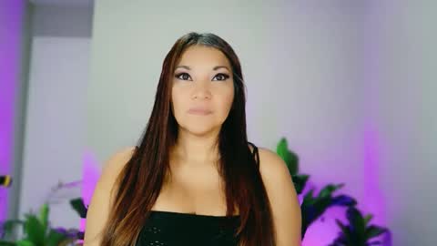 DivineLynn online show from December 1, 6:57 pm