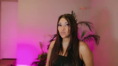 DivineLynn online show from April 19, 6:10 pm