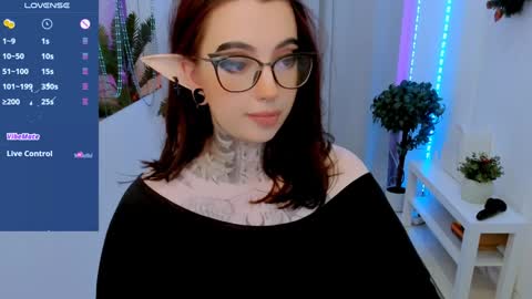 dixipixi_ online show from December 12, 6:14 am