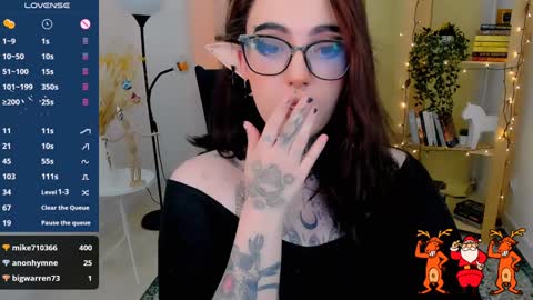 dixipixi_ online show from December 26, 1:43 pm