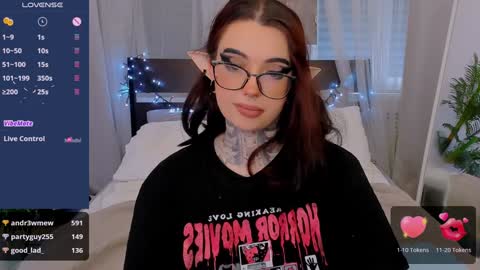 dixipixi_ online show from January 11, 11:45 am