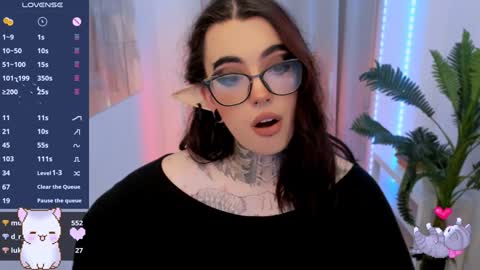 dixipixi_ online show from January 19, 8:39 am