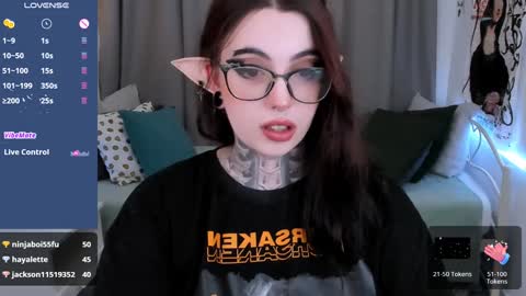 dixipixi_ online show from February 1, 8:50 am