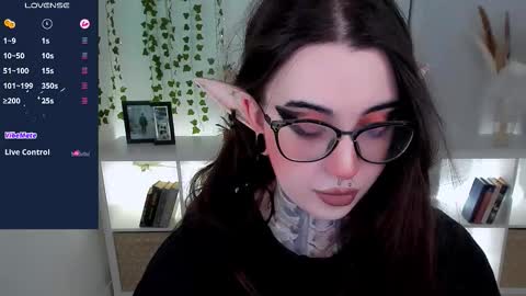 dixipixi_ online show from October 11, 6:01 am