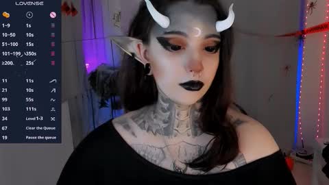 dixipixi_ online show from October 31, 5:52 am