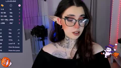 dixipixi_ online show from November 6, 6:25 am