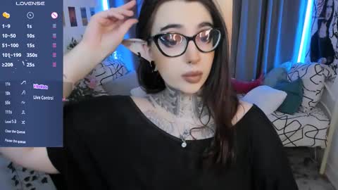 dixipixi_ online show from January 16, 5:44 am