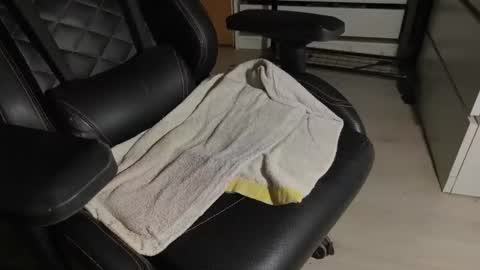 Snapshot of dixollo chatting on December 19, 12:17 am DickMaster online show from December 19, 12:17 am