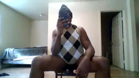 Snapshot of djbignuttsbrownass24 chatting on December 25, 10:37 pm djbignuttsbrownass24 online show from December 25, 10:37 pm