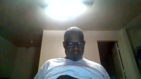 Snapshot of djbignuttsbrownass24 chatting on October 3, 3:36 am djbignuttsbrownass24 online show from October 3, 3:36 am