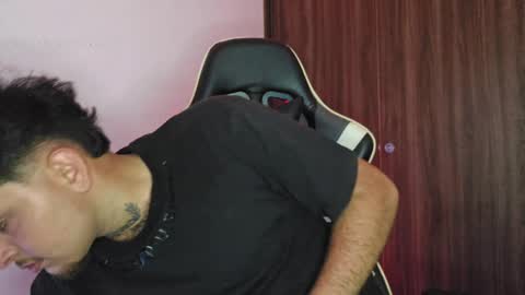 Snapshot of djsex_yerknox chatting on May 21, 4:52 am yerknox online show from May 21, 4:52 am
