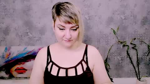 Snapshot of djullia chatting on May 17, 5:05 am djullia online show from May 17, 5:05 am