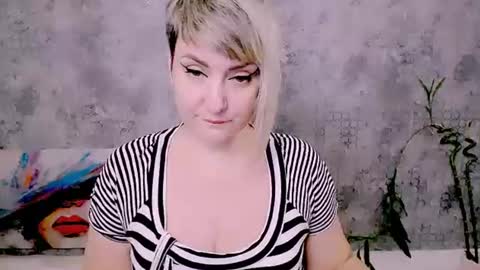 Snapshot of djullia chatting on July 24, 6:11 am djullia online show from July 24, 6:11 am