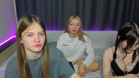 Polly and Kiriko online show from December 8, 1:47 pm