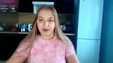 Alice online show from April 7, 8:04 am