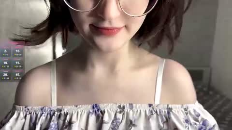 Snapshot of dodiebabikian chatting on June 17, 10:00 pm Annie PVT IS OPEN online show from June 17, 10:00 pm