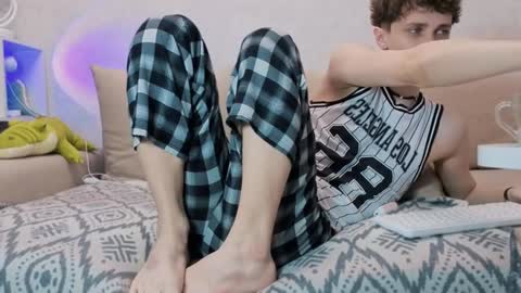 Snapshot of doedeeer chatting on December 10, 12:06 am Alex online show from December 10, 12:06 am