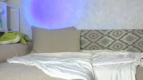 Snapshot of doedeeer chatting on December 21, 1:32 pm Alex online show from December 21, 1:32 pm