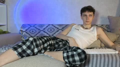 Snapshot of doedeeer chatting on December 24, 4:22 am Alex online show from December 24, 4:22 am