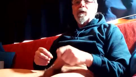 Snapshot of doghouseblue chatting on December 15, 9:35 am doghouseblue online show from December 15, 9:35 am