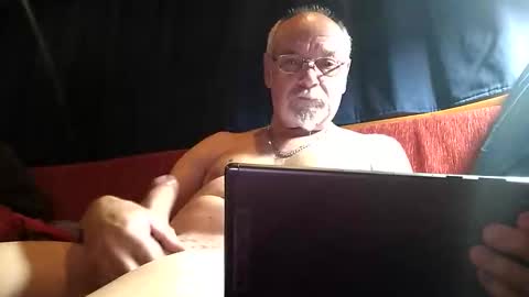 doghouseblue online show from December 14, 8:35 pm