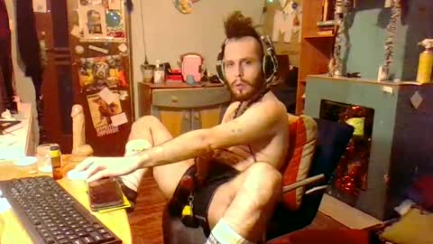 Snapshot of dogwithamohawk chatting on January 21, 3:43 pm dogwithamohawk online show from January 21, 3:43 pm