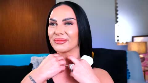 Snapshot of dolce_tentacion chatting on February 24, 8:06 am Monica online show from February 24, 8:06 am