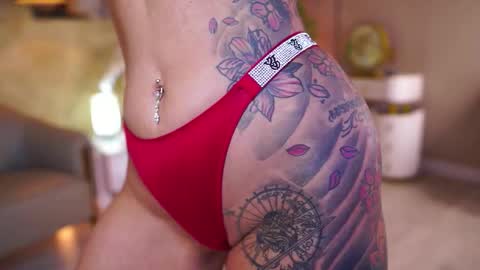 Snapshot of dolce_tentacion chatting on October 17, 9:23 am Monica online show from October 17, 9:23 am