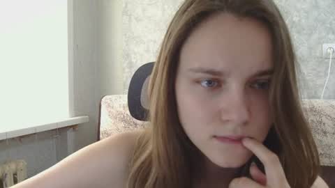 dolcezza_ online show from June 21, 9:23 am