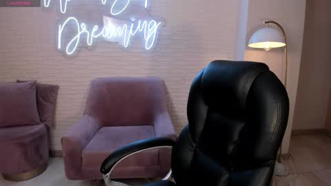 Dolcie  online show from January 22, 7:13 pm