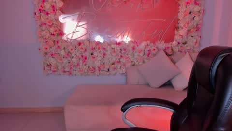 Dolcie  online show from February 17, 6:04 pm