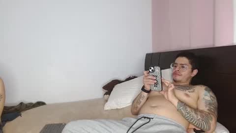 Auro and Santiago online show from December 13, 4:00 am