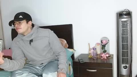 Auro and Santiago online show from February 10, 3:46 am