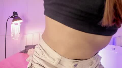 doll_isa_ online show from April 23, 8:55 pm