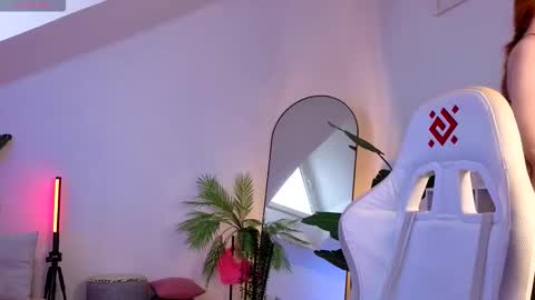 Your doll Lesli online show from November 21, 8:35 am