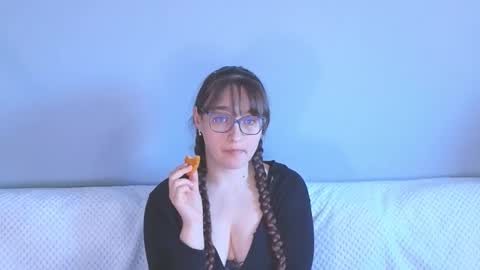 Tessa online show from April 22, 2:51 pm