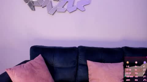 Roxana  independent model can you help me reach 100 hands up uwu online show from September 19, 12:34 am